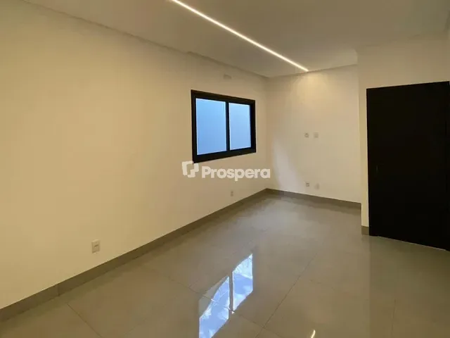 Casa 3 quartos e 2 banheiros, à venda, no bairro Setor Garavelo em Goiânia