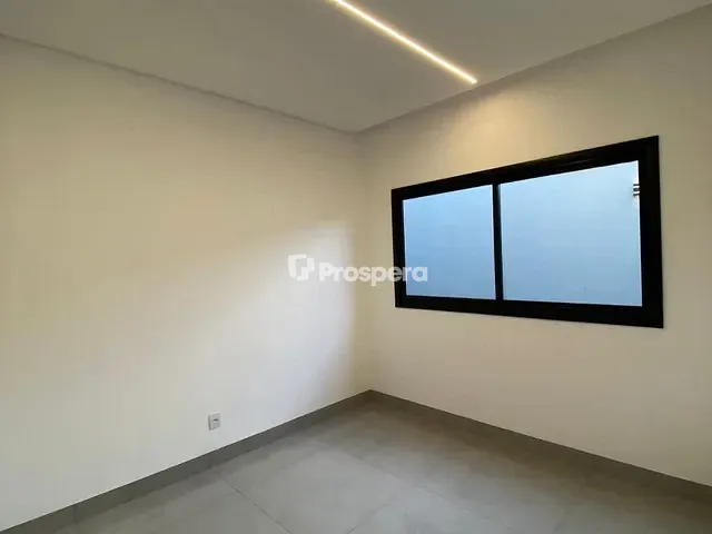 Casa 3 quartos e 2 banheiros, à venda, no bairro Setor Garavelo em Goiânia