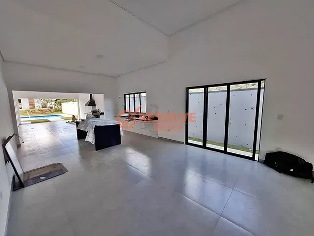 Casa com 646m² 3 quartos e 5 banheiros, à venda, no bairro Paião em Guararema
