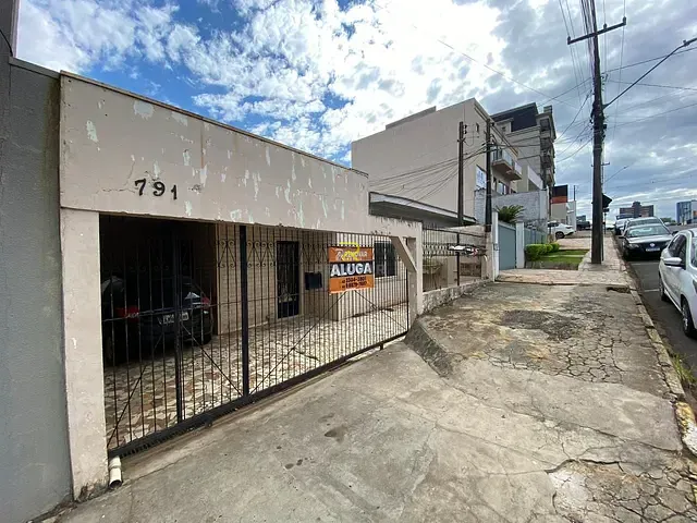 Casa com 350m² 4 quartos e 4 banheiros, para alugar, no bairro Trianon em Guarapuava