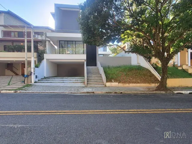 Casa 4 quartos e 4 banheiros, à venda, no bairro Urbanova em São José dos Campos