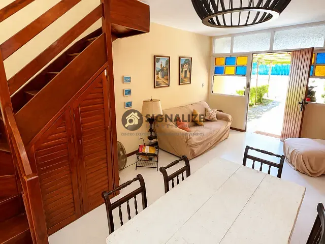 Casa 2 quartos e 1 banheiro, à venda, no bairro Ogiva em Cabo Frio