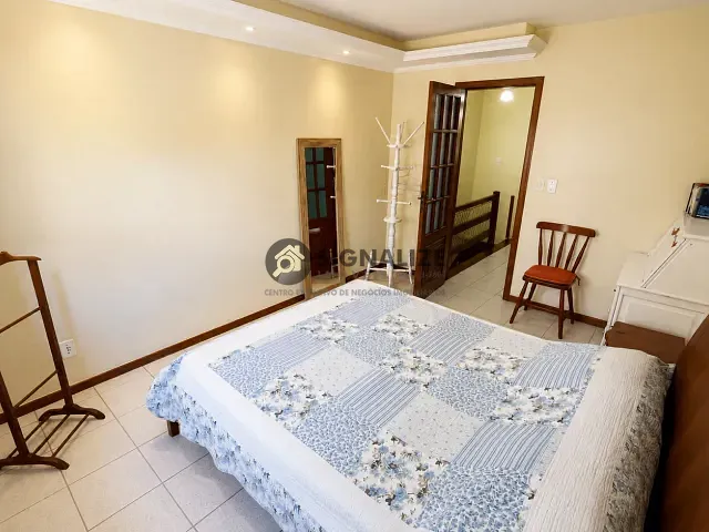 Casa 2 quartos e 1 banheiro, à venda, no bairro Ogiva em Cabo Frio