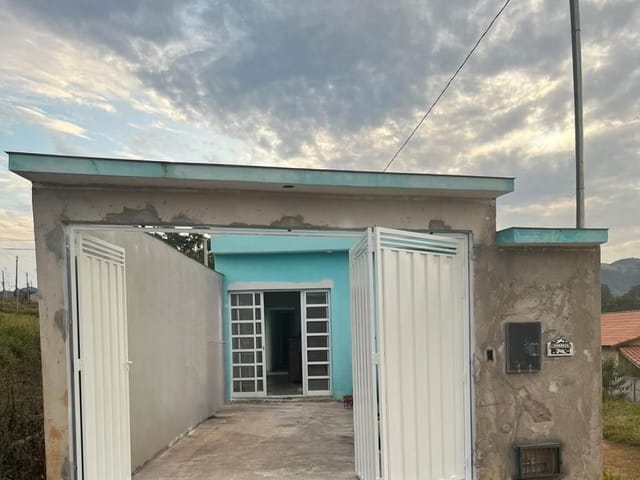 Casa com 150m² 2 quartos e 2 banheiros, à venda, no bairro Vazes em Cambuí