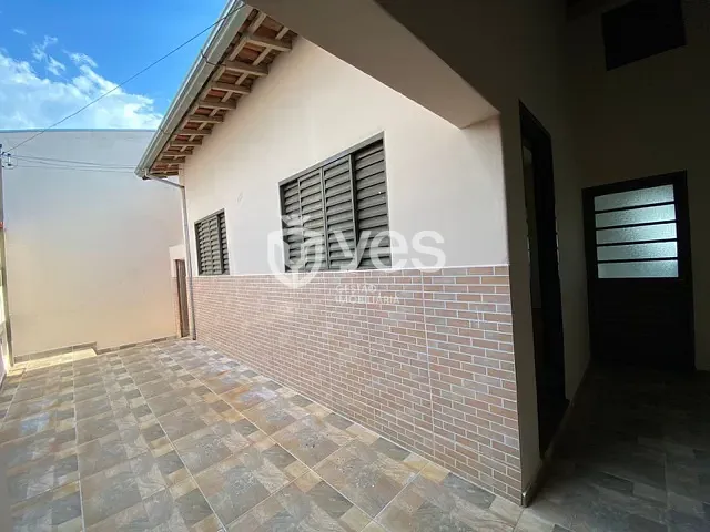 Casa com 275m² 3 quartos e 2 banheiros, à venda, no bairro Centro em Araxá