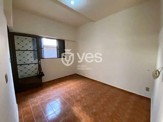 Casa com 275m² 3 quartos e 2 banheiros, à venda, no bairro Centro em Araxá