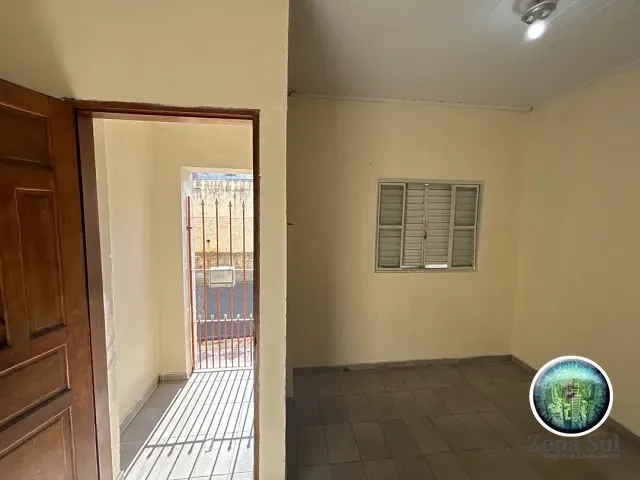 Casa com 100m² 1 quarto e 1 banheiro, para alugar, no bairro Vila Hortência em Sorocaba