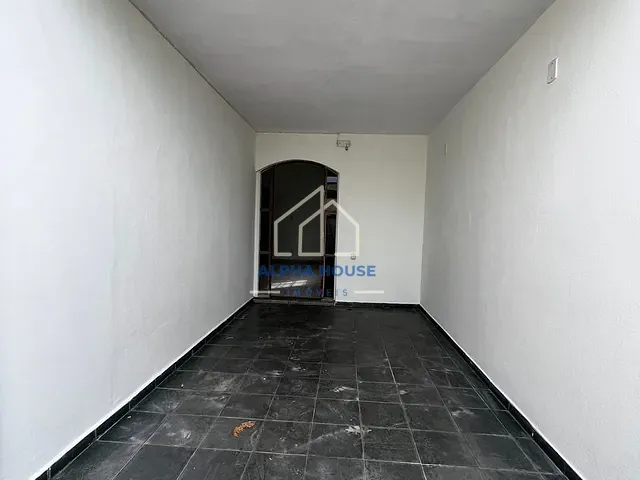 Casa com 300m² 2 quartos e 2 banheiros, à venda, no bairro Parque São Benedito em Pindamonhangaba