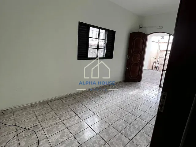 Casa com 300m² 2 quartos e 2 banheiros, à venda, no bairro Parque São Benedito em Pindamonhangaba