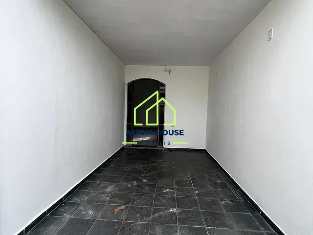 Casa com 300m² 2 quartos e 2 banheiros, à venda, no bairro Parque São Benedito em Pindamonhangaba