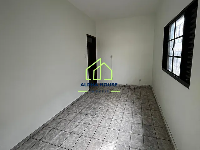 Casa com 300m² 2 quartos e 2 banheiros, à venda, no bairro Parque São Benedito em Pindamonhangaba