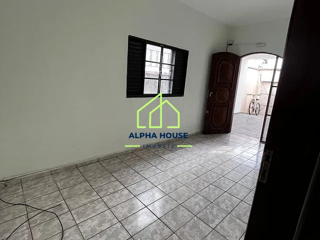 Casa com 300m² 2 quartos e 2 banheiros, à venda, no bairro Parque São Benedito em Pindamonhangaba
