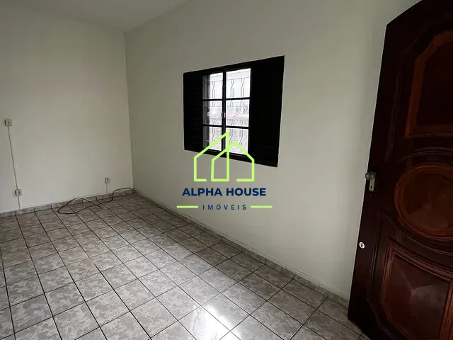 Casa com 300m² 2 quartos e 2 banheiros, à venda, no bairro Parque São Benedito em Pindamonhangaba