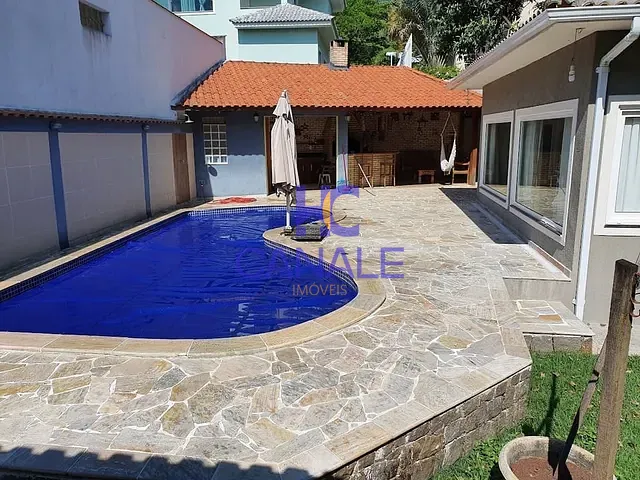 Casa com 600m² 5 quartos e 5 banheiros, à venda ou para alugar, no bairro Jacarepaguá em Rio de Janeiro
