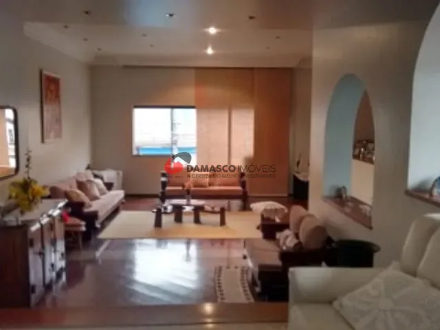 Casa com 700m² 4 quartos e 1 banheiro, à venda, no bairro Barcelona em São Caetano do Sul