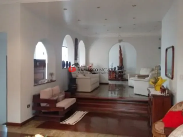 Casa com 700m² 4 quartos e 1 banheiro, à venda, no bairro Barcelona em São Caetano do Sul