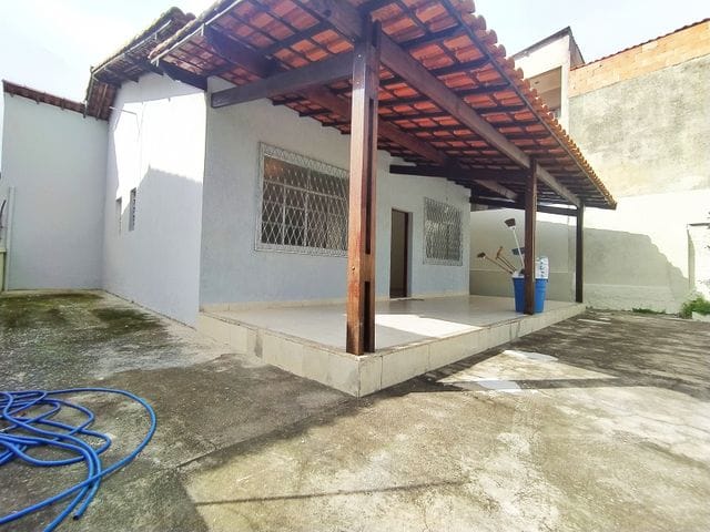 Foto do Casa - Casa para venda com 3 quartos, 2 banheiros e 5 vagas, Parque São Pedro, Belo Horizonte, MG | Deltalar Imóveis