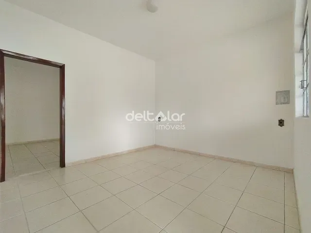 Casa com 360m² 3 quartos e 2 banheiros, à venda, no bairro Parque São Pedro em Belo Horizonte