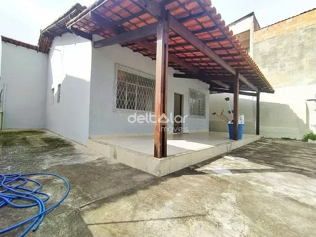 Casa com 360m² 3 quartos e 2 banheiros, à venda, no bairro Parque São Pedro em Belo Horizonte