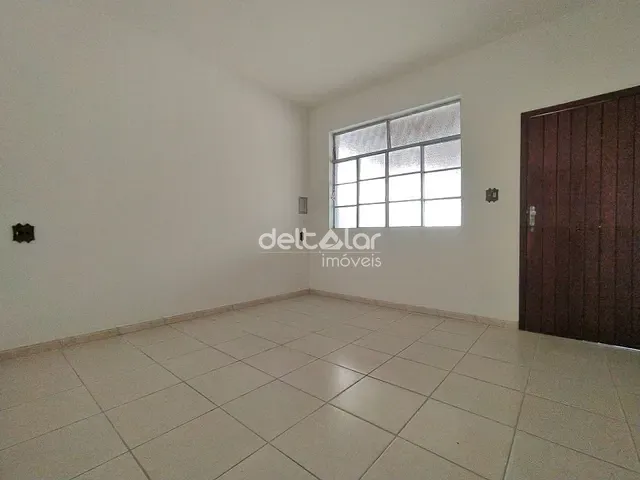 Casa com 360m² 3 quartos e 2 banheiros, à venda, no bairro Parque São Pedro em Belo Horizonte