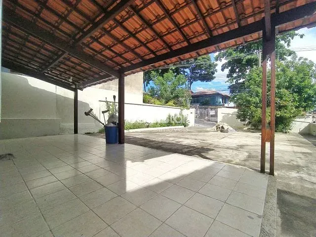 Casa com 360m² 3 quartos e 2 banheiros, à venda, no bairro Parque São Pedro em Belo Horizonte