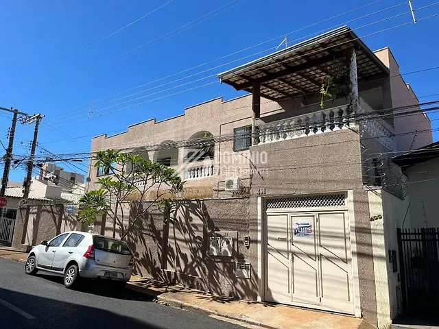 Casa com 347m² 3 quartos e 3 banheiros, à venda, no bairro São Sebastião em Uberaba