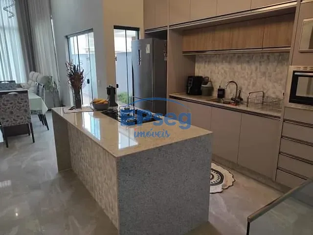 Casa com 250m² 3 quartos e 2 banheiros, à venda, no bairro Gleba Simon Frazer em Londrina
