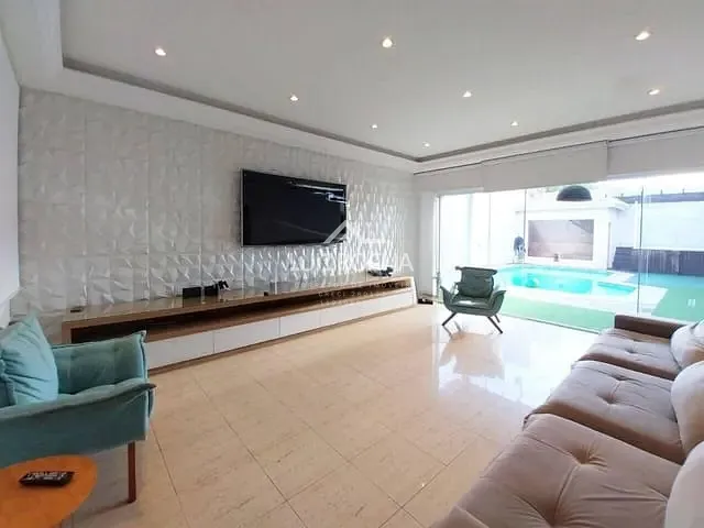 Casa com 480m² 4 quartos e 5 banheiros, à venda, no bairro São Paulo II em Cotia