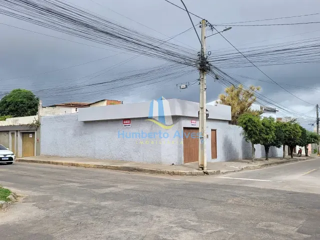 Casa 3 quartos e 2 banheiros, para alugar, no bairro Alto Maron em Vitória da Conquista