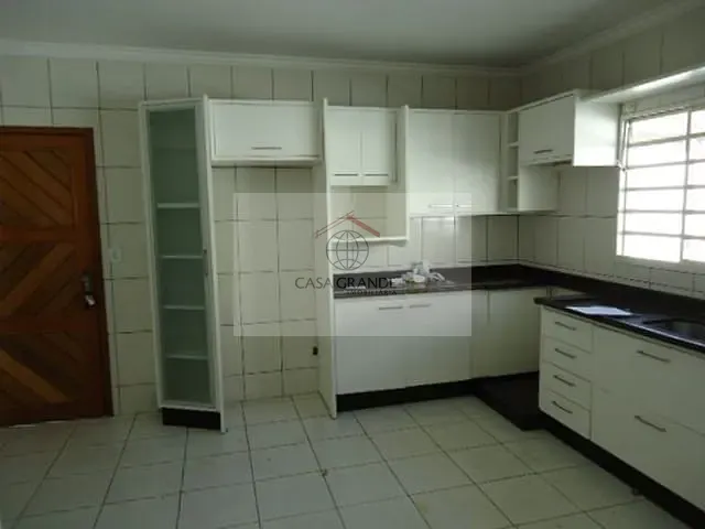 Casa com 300m² 3 quartos e 2 banheiros, à venda, no bairro Manoel Müller em Rolândia