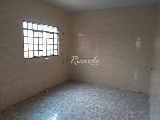 Casa com 70m² 3 quartos e 1 banheiro, para alugar, no bairro Vila Araponguinha em Arapongas