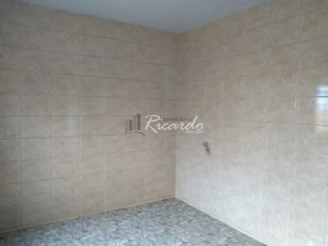 Casa com 70m² 3 quartos e 1 banheiro, para alugar, no bairro Vila Araponguinha em Arapongas