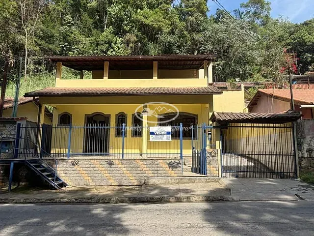 Casa com 1000m² 4 quartos e 4 banheiros, à venda, no bairro Fazendinha (Penedo) em Itatiaia