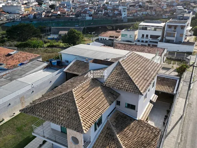 Casa 4 quartos e 6 banheiros, à venda, no bairro Petrópolis em Vitória da Conquista