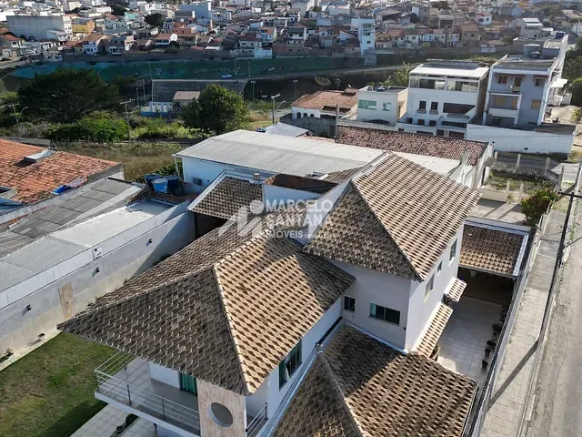 Casa 4 quartos e 6 banheiros, à venda, no bairro Petrópolis em Vitória da Conquista