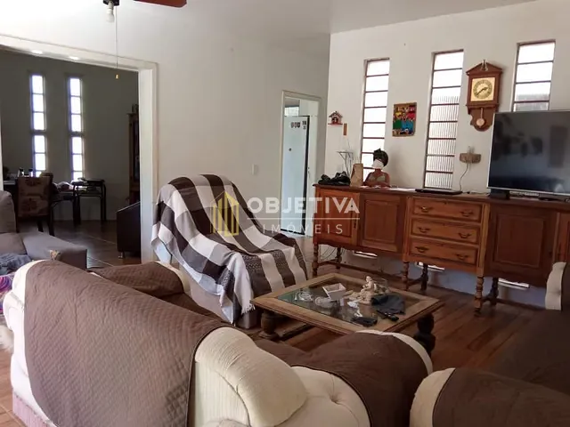 Casa com 316m² 3 quartos e 2 banheiros, à venda, no bairro Guarujá em Porto Alegre