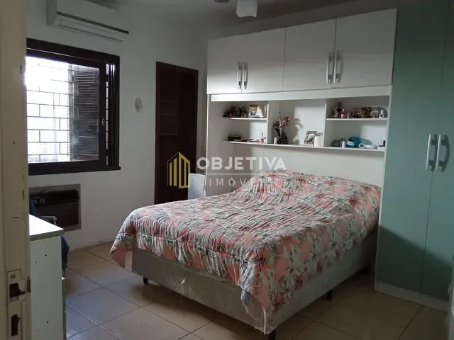 Casa com 316m² 3 quartos e 2 banheiros, à venda, no bairro Guarujá em Porto Alegre