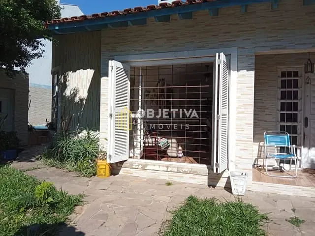 Casa com 316m² 3 quartos e 2 banheiros, à venda, no bairro Guarujá em Porto Alegre