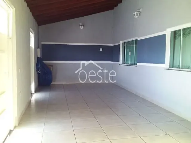 Casa com 250m² 3 quartos e 2 banheiros, à venda, no bairro Jardim Batagin em Santa Bárbara D'Oeste