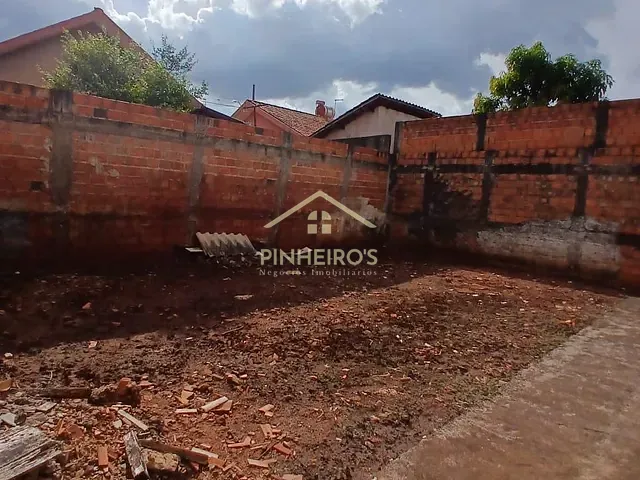Casa com 200m² 2 quartos e 1 banheiro, à venda, no bairro Conjunto Habitacional Antônio Euthymio Casaroto em Cambé