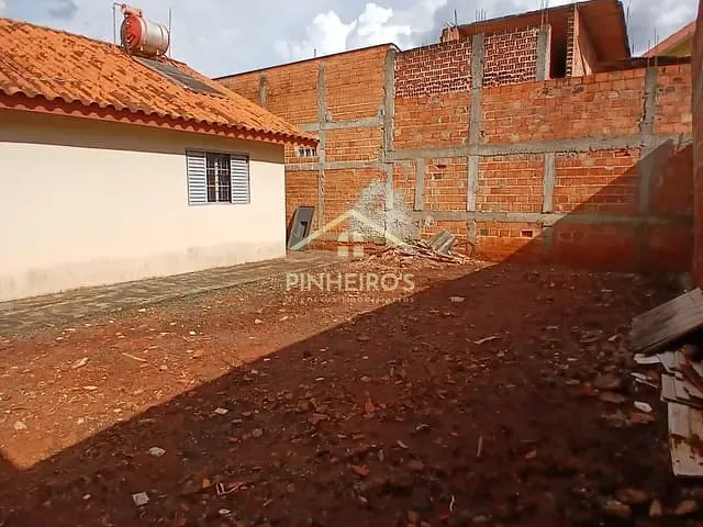 Casa com 200m² 2 quartos e 1 banheiro, à venda, no bairro Conjunto Habitacional Antônio Euthymio Casaroto em Cambé