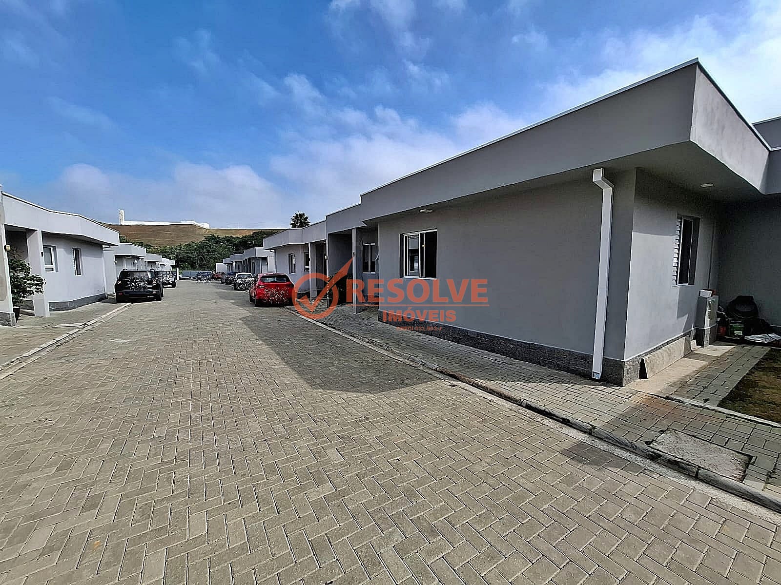 Casa à venda com 2 quartos, 64m² - Foto 2