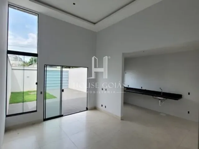 Casa com 186m² 3 quartos e 2 banheiros, à venda, no bairro Parque Hayala em Aparecida de Goiânia