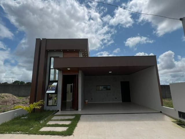 Casa com 160m² 3 quartos e 2 banheiros, à venda, no bairro Canafístula em Arapiraca