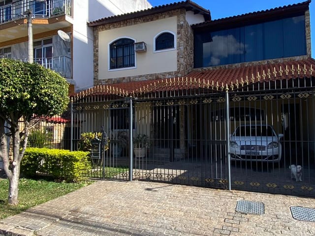 Casa com 305m² 3 quartos e 2 banheiros, à venda, no bairro Vila Valqueire em Rio de Janeiro