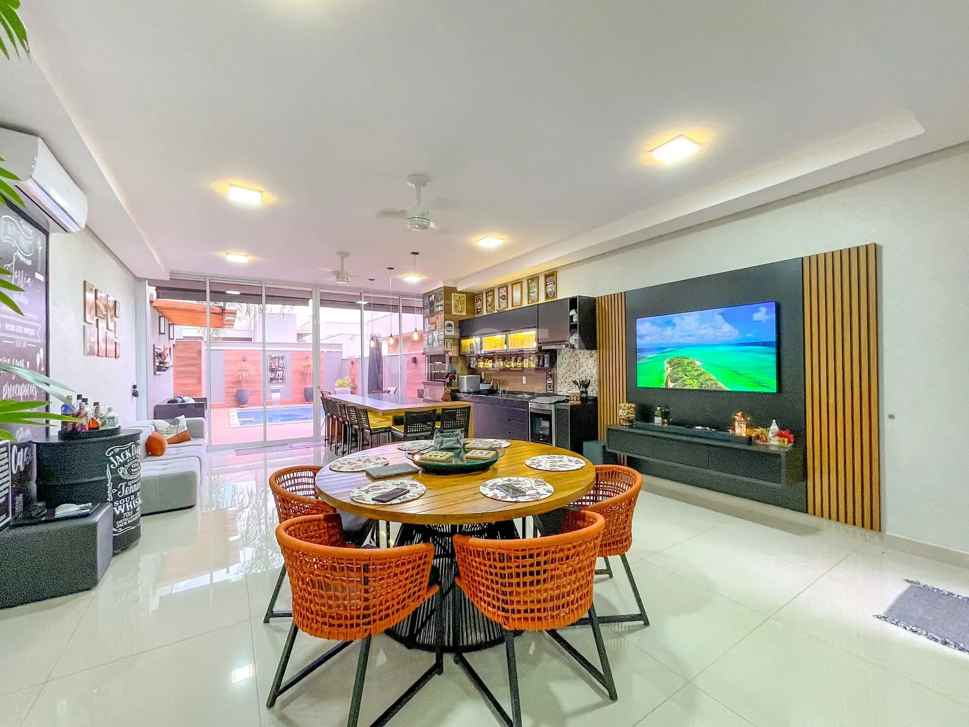 Casa, 3 quartos, 240 m² - Foto 1