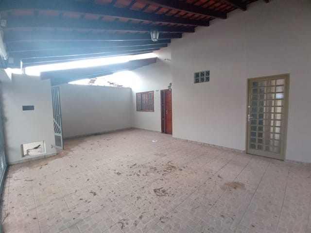 Casa com 180m² 2 quartos e 2 banheiros, para alugar, no bairro Jardim Ipê em São João da Boa Vista