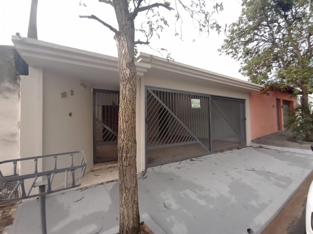 Casa com 180m² 2 quartos e 2 banheiros, para alugar, no bairro Jardim Ipê em São João da Boa Vista