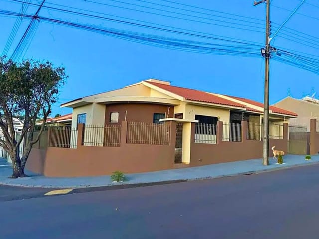 Casa com 292m² 2 quartos e 2 banheiros, à venda, no bairro Residencial Interlagos em Apucarana