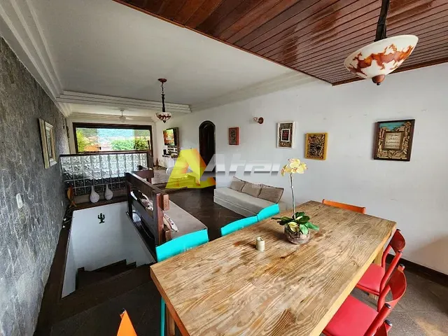 Casa com 300m² 4 quartos e 4 banheiros, à venda, no bairro Taquara em Rio de Janeiro